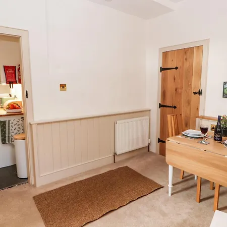 Natland Hall كندال