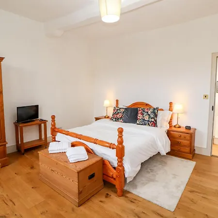 Natland Hall * كندال