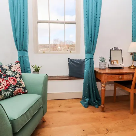 Natland Hall كندال