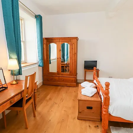 Natland Hall Apartment *