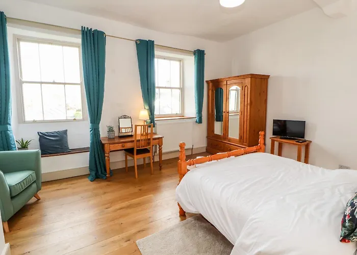 Natland Hall * Κένταλ